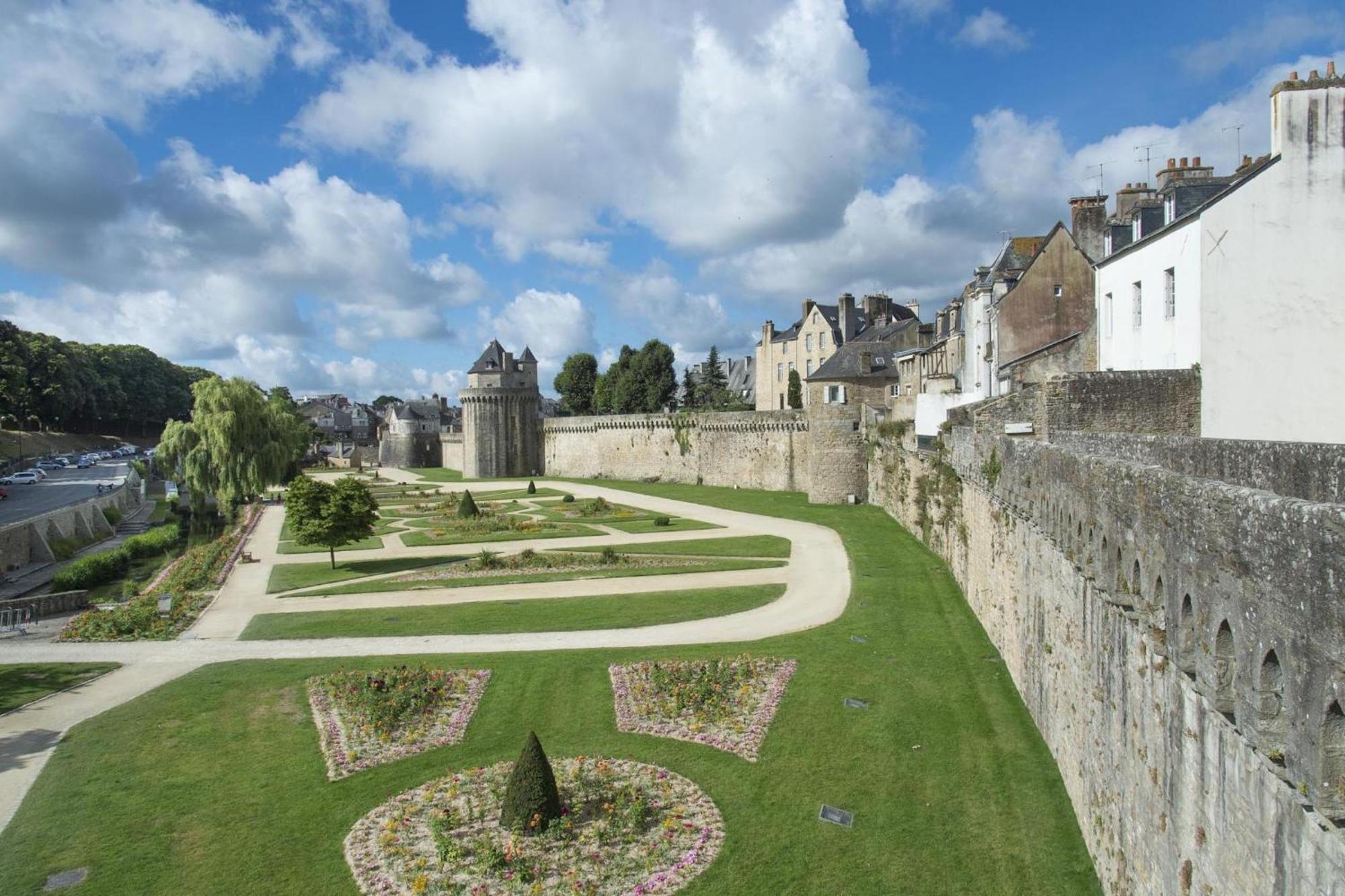 Appartement Neuf Rdc Avec Terrasse A Vannes Centre エクステリア 写真